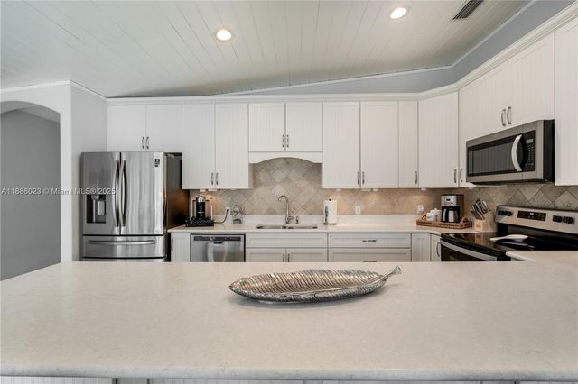 511 4th St, Key Colony, FL 33051