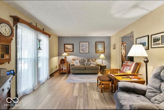 915 Edgehill Lane, Anderson, IN 46012
