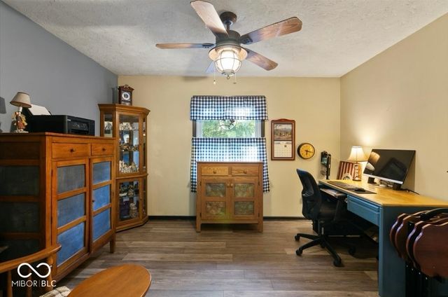 915 Edgehill Lane, Anderson, IN 46012