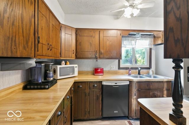 915 Edgehill Lane, Anderson, IN 46012