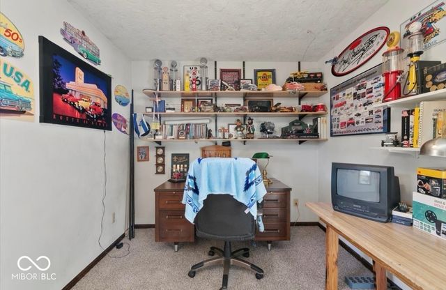 915 Edgehill Lane, Anderson, IN 46012