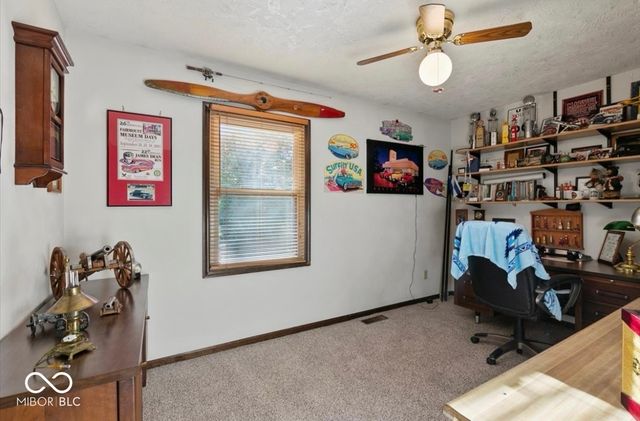 915 Edgehill Lane, Anderson, IN 46012
