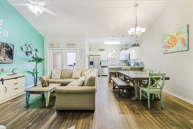 1813 Eleventh St 403, Port Aransas, TX 78373