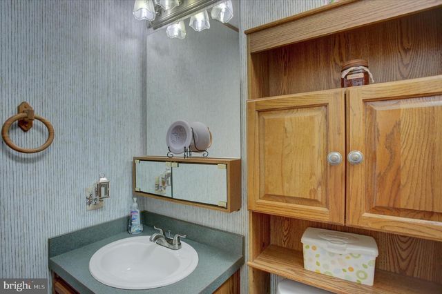 64 TIFFANY DR, Shippensburg, PA 17257