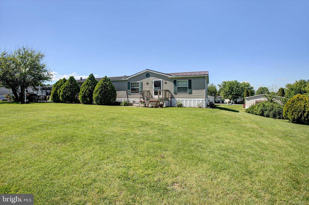 64 TIFFANY DR, Shippensburg, PA 17257