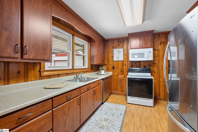 31 Twin Springs Drive, Greenville, SC 29605