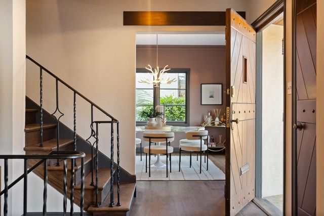 1077 Trestle Glen Rd, Oakland, CA 94610