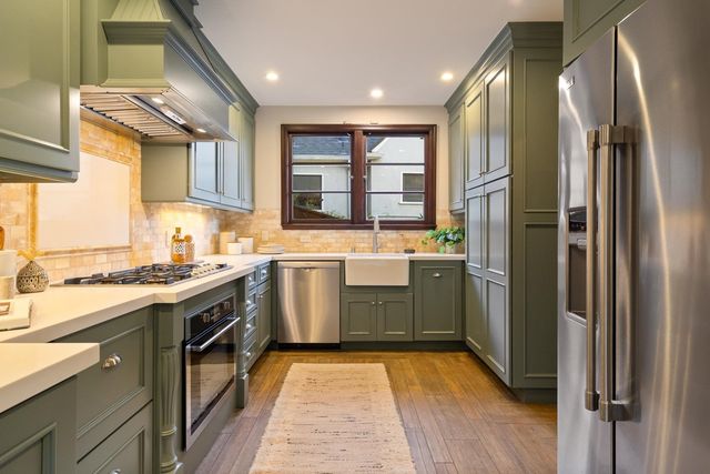 1077 Trestle Glen Rd, Oakland, CA 94610