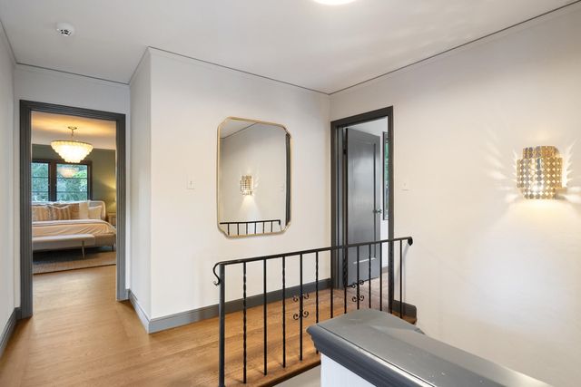 1077 Trestle Glen Rd, Oakland, CA 94610