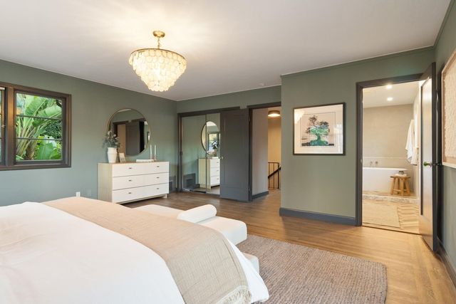 1077 Trestle Glen Rd, Oakland, CA 94610