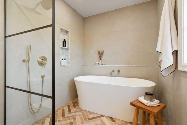 1077 Trestle Glen Rd, Oakland, CA 94610