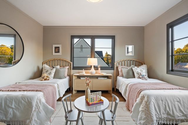 1077 Trestle Glen Rd, Oakland, CA 94610