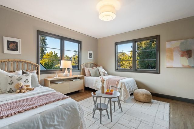 1077 Trestle Glen Rd, Oakland, CA 94610