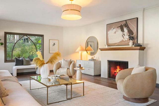 1077 Trestle Glen Rd, Oakland, CA 94610