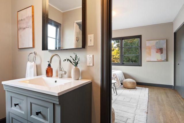 1077 Trestle Glen Rd, Oakland, CA 94610