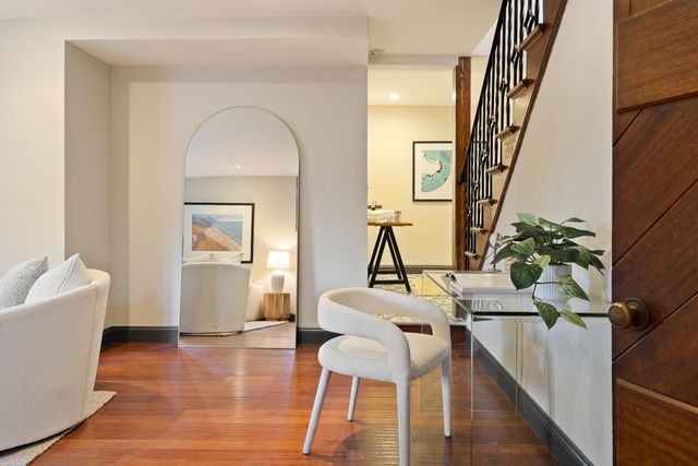 1077 Trestle Glen Rd, Oakland, CA 94610