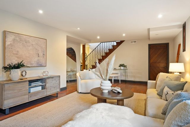 1077 Trestle Glen Rd, Oakland, CA 94610