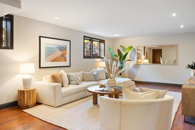 1077 Trestle Glen Rd, Oakland, CA 94610