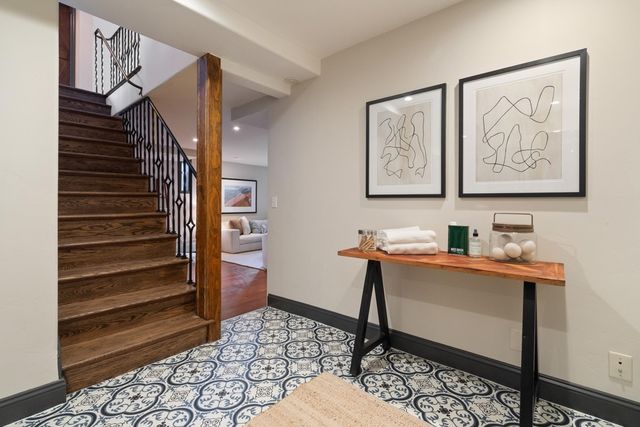 1077 Trestle Glen Rd, Oakland, CA 94610