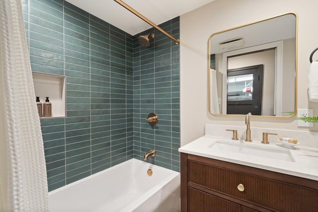 1077 Trestle Glen Rd, Oakland, CA 94610