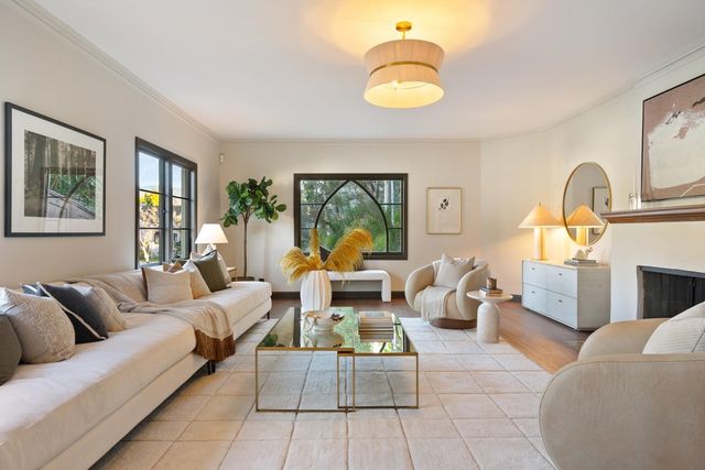 1077 Trestle Glen Rd, Oakland, CA 94610