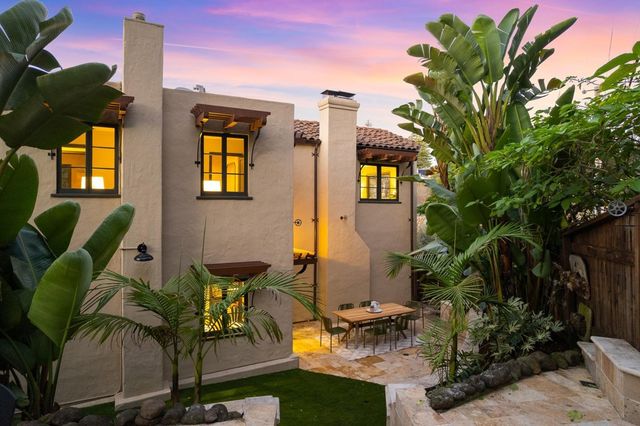 1077 Trestle Glen Rd, Oakland, CA 94610