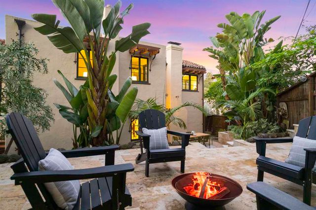 1077 Trestle Glen Rd, Oakland, CA 94610