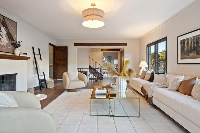 1077 Trestle Glen Rd, Oakland, CA 94610