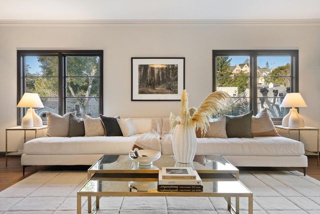 1077 Trestle Glen Rd, Oakland, CA 94610