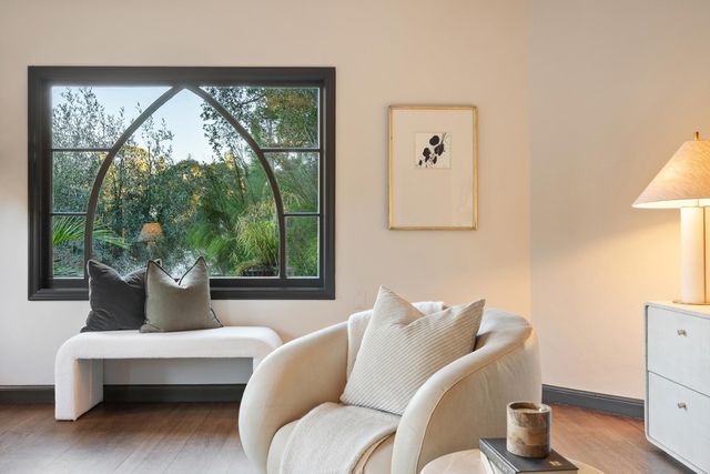 1077 Trestle Glen Rd, Oakland, CA 94610