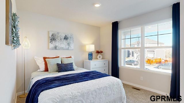12927 S 67th Street, Papillion, NE 68113