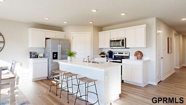 12927 S 67th Street, Papillion, NE 68113