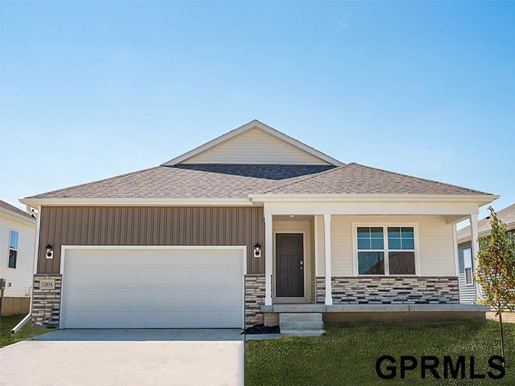 12927 S 67th Street, Papillion, NE 68113