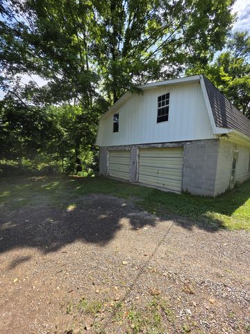 1438 Rocky Mound Rd, Westmoreland, TN 37186