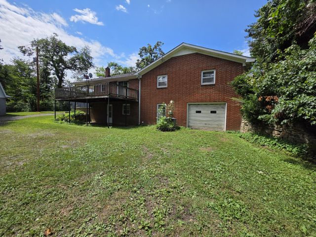 1438 Rocky Mound Rd, Westmoreland, TN 37186