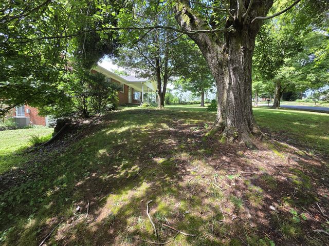 1438 Rocky Mound Rd, Westmoreland, TN 37186