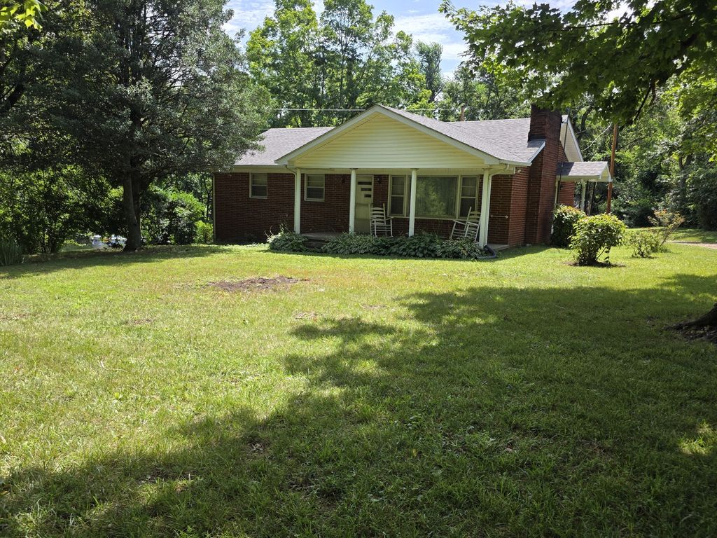 1438 Rocky Mound Rd, Westmoreland, TN 37186