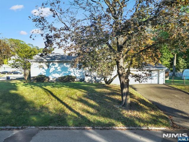 2 Overlook Avenue, Little Falls, NJ 07424