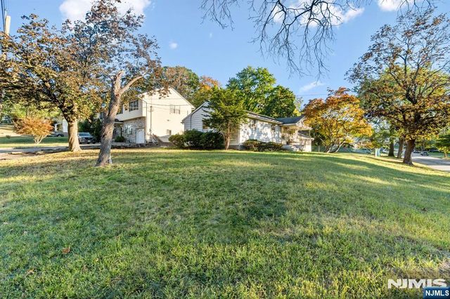 2 Overlook Avenue, Little Falls, NJ 07424