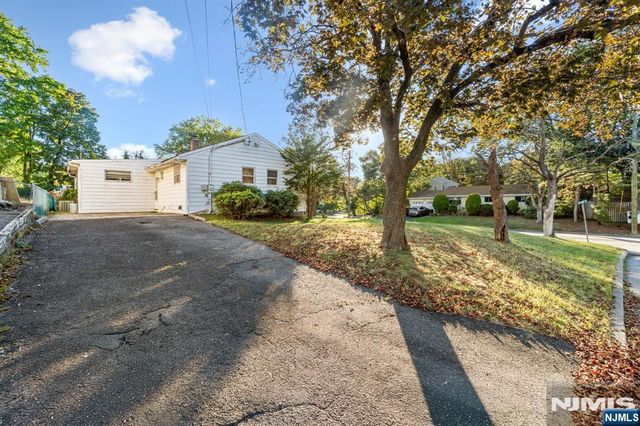 2 Overlook Avenue, Little Falls, NJ 07424