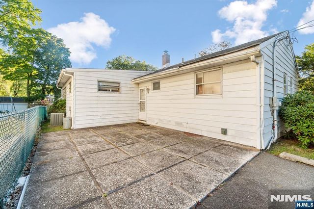 2 Overlook Avenue, Little Falls, NJ 07424