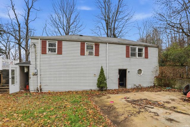 8833 S Oak Street, Knightstown, IN 46148