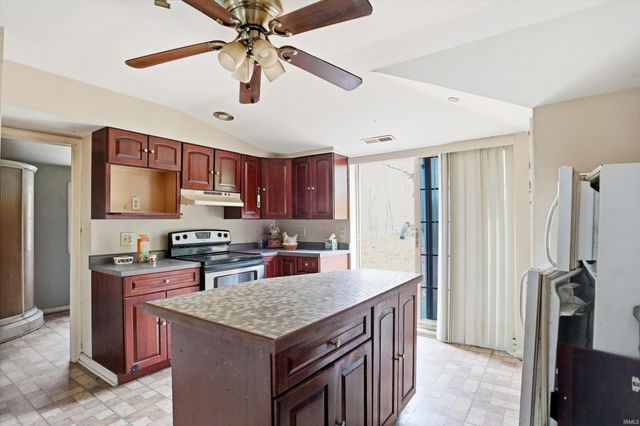 8833 S Oak Street, Knightstown, IN 46148