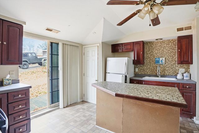 8833 S Oak Street, Knightstown, IN 46148