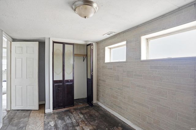 8833 S Oak Street, Knightstown, IN 46148