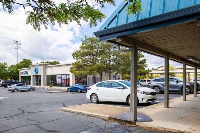 924 W Cypress Avenue, Redding, CA 96001