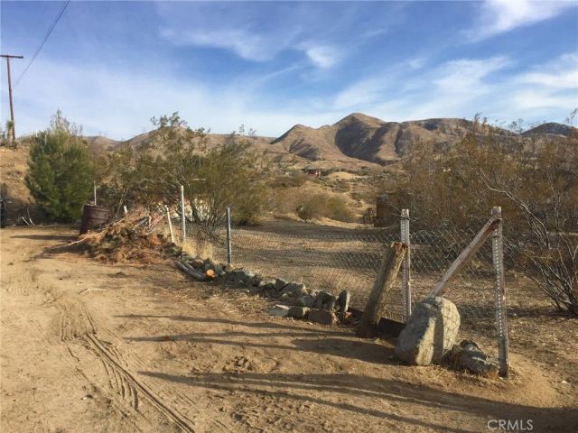 6719 Deep Creek Road, Apple Valley, CA 92308