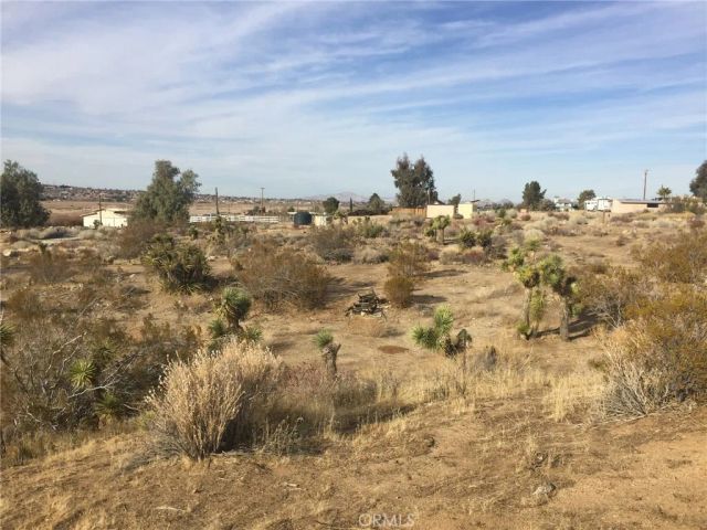 6719 Deep Creek Road, Apple Valley, CA 92308