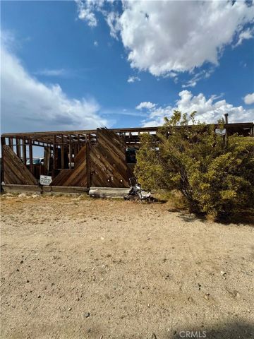 6719 Deep Creek Road, Apple Valley, CA 92308