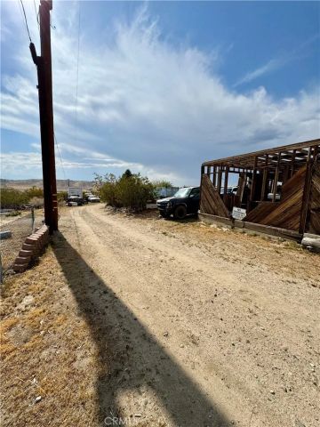 6719 Deep Creek Road, Apple Valley, CA 92308